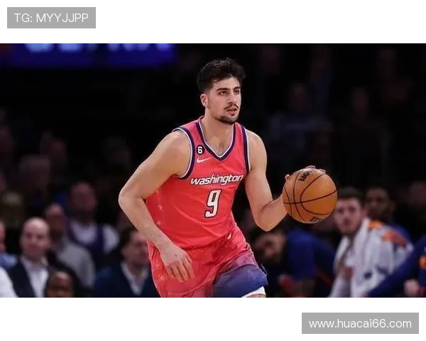 夏普精准助攻阿夫迪亚空位三分轻松命中展现默契配合 夏普精准助攻阿夫迪亚空位三分轻松命中展现默契配合